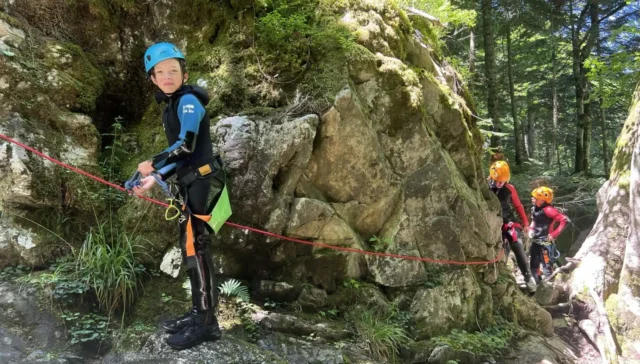 Canyoning en Famille avec EXPERIENCE Canyon dans la Vallée d'Ossau : Une Aventure Inoubliable pour Tous les Âges